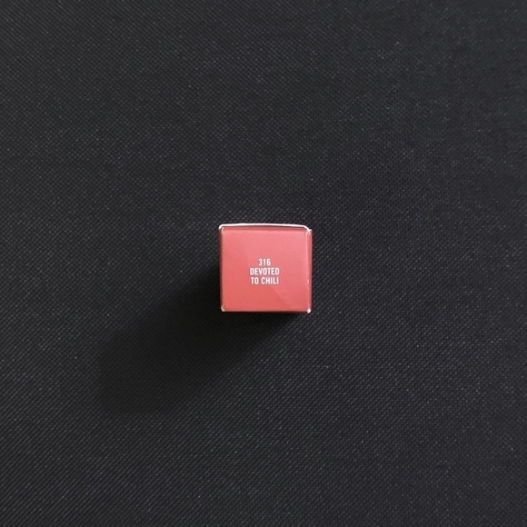 MAC Devoted to Chili Powder Kiss Plush Moisture-Matte Creamy Lipstick - Picture 3 of 4